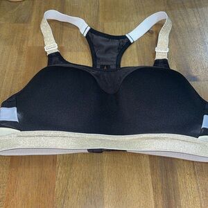Victoria’s Secret sport 34B bra EUC